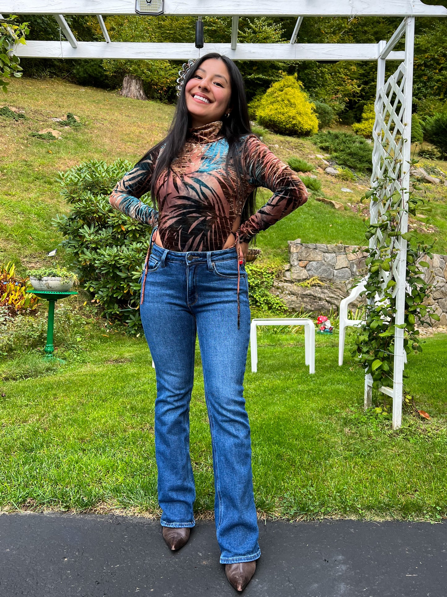 Minimalist - Petite Dark Wash Flare Jeans